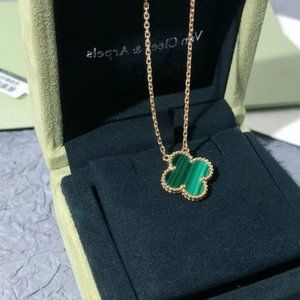 Peacock stone necklace in 18k gold